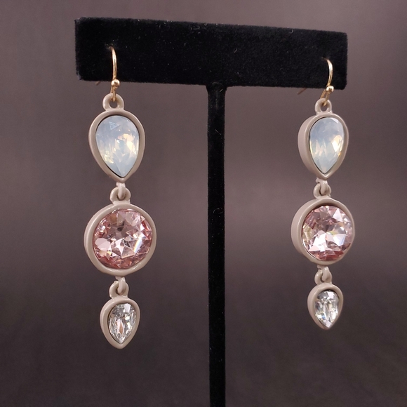 💥CLOSING SALE💥 Pierced Sparkly Dangle Earrings - Picture 3 of 4